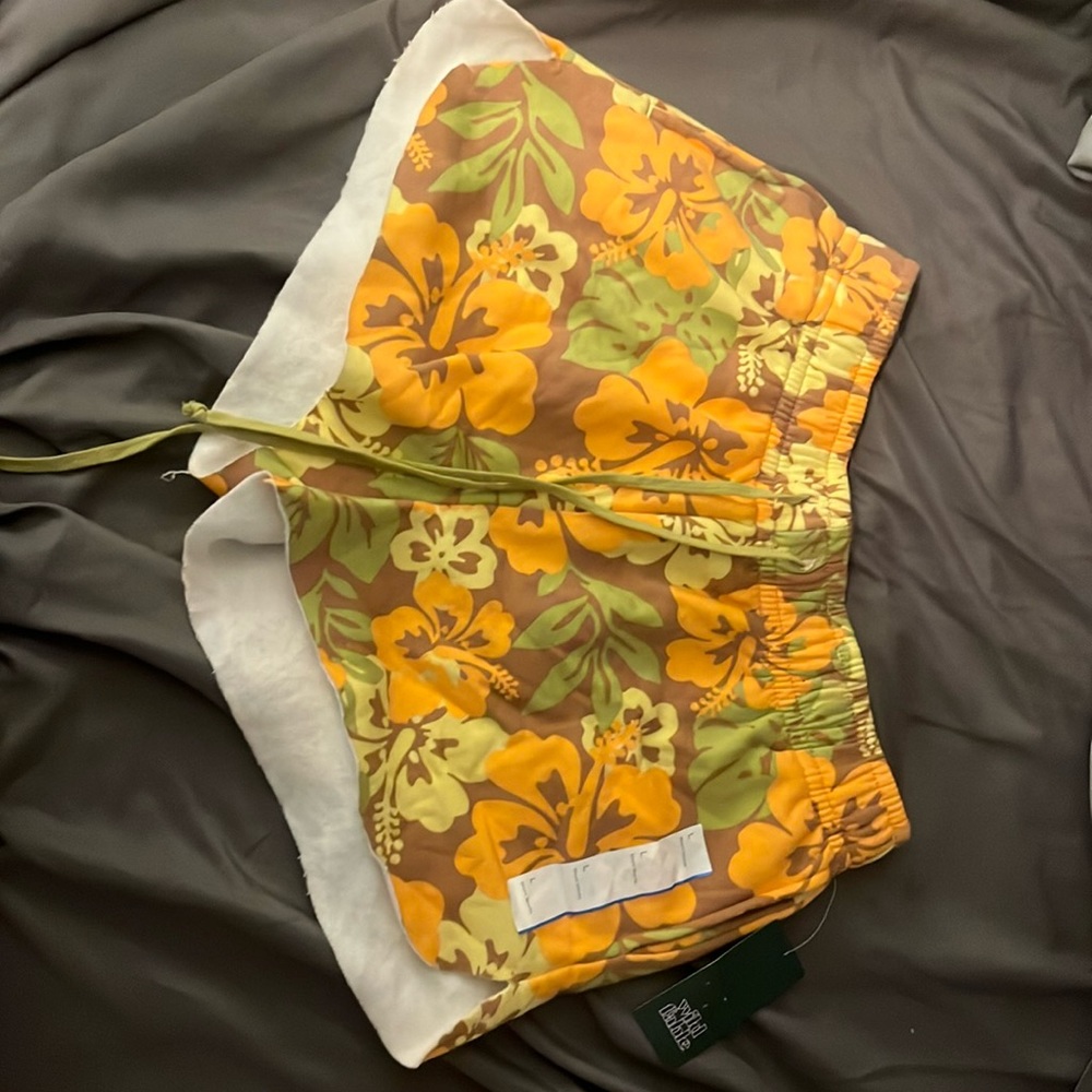 wild fable women’s Hawaiian flower print shorts